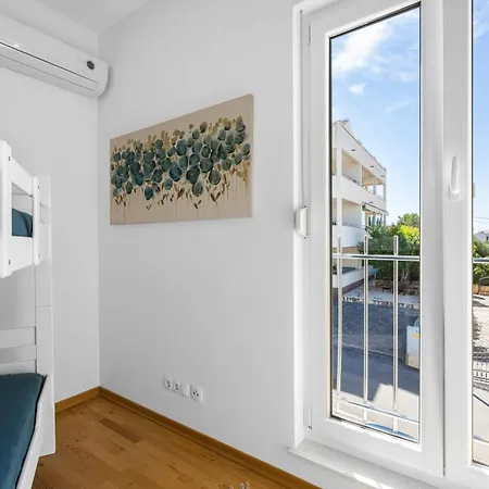 Apartment Meerblick-apartment Mit Pool Ciovo Breeze By Interhome Trogir