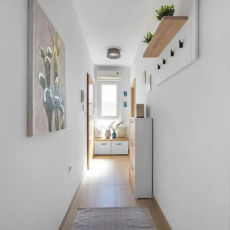 Meerblick-apartment Mit Pool Ciovo Breeze By Interhome *