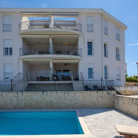 Apartment Meerblick-apartment Mit Pool Ciovo Breeze By Interhome *