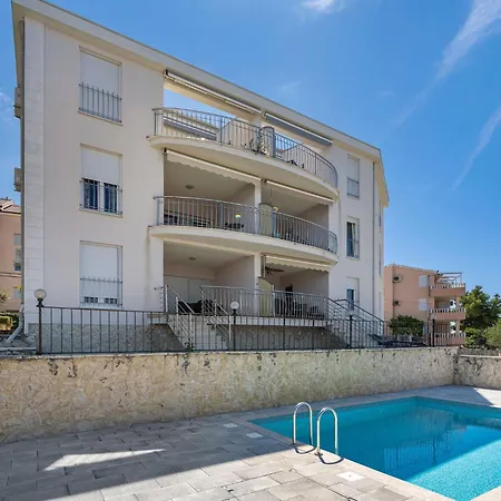 Meerblick-apartment Mit Pool Ciovo Breeze By Interhome