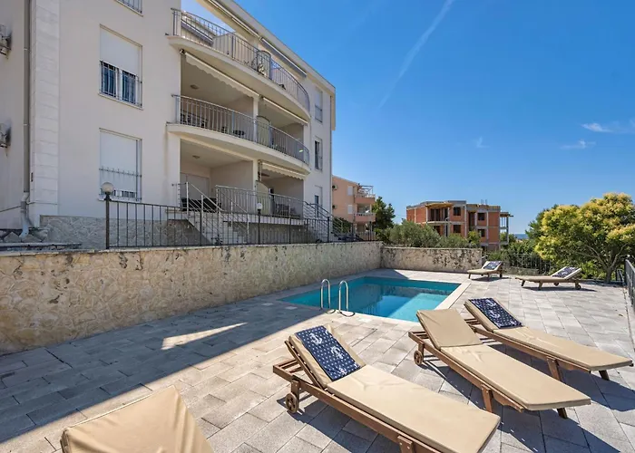 Apartment Meerblick-apartment Mit Pool Ciovo Breeze By Interhome *