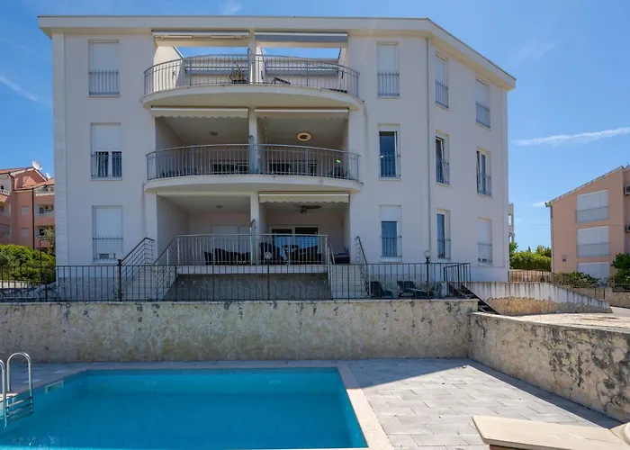 Apartment Meerblick-apartment Mit Pool Ciovo Breeze By Interhome *