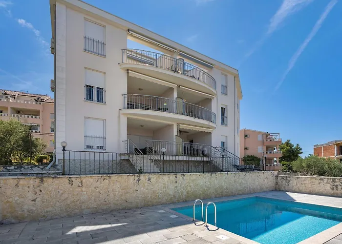 Meerblick-apartment Mit Pool Ciovo Breeze By Interhome