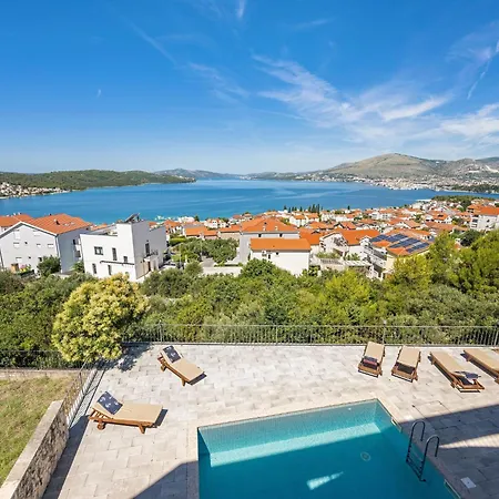 Meerblick-apartment Mit Pool Ciovo Breeze By Interhome