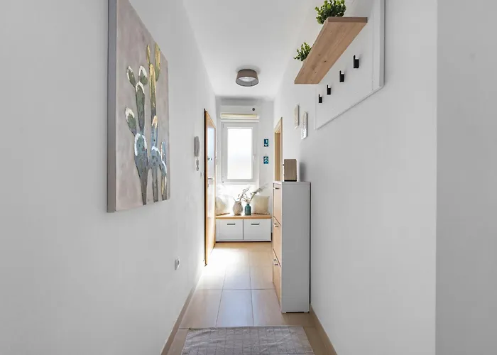 Meerblick-apartment Mit Pool Ciovo Breeze By Interhome *